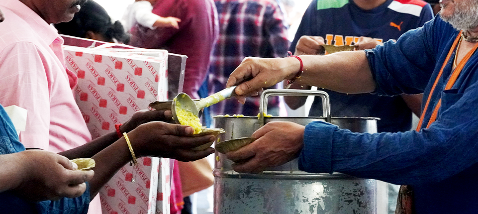 Devotees serving the community